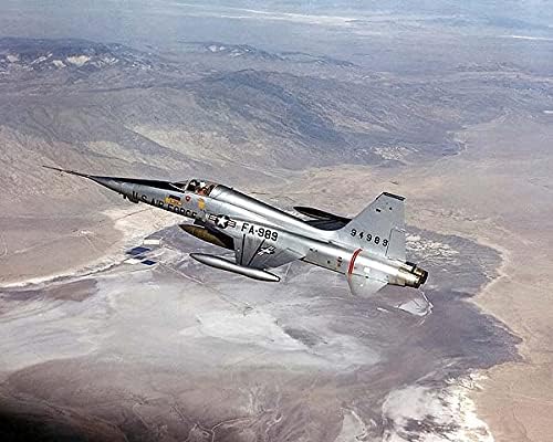 Northrop F-5 Özgürlük Savaşçısı Uçuşta 8x10 Gümüş Halojenür Fotoğraf Baskısı